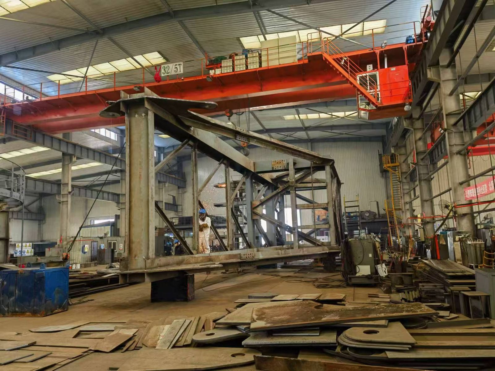 YHTZ manufacturing workshop with overhead cranes